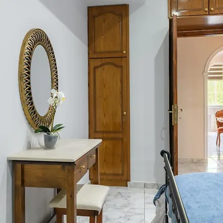 Angela A La Corfu 아파트