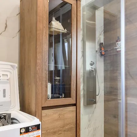 Angela A La Corfu * Kanálion