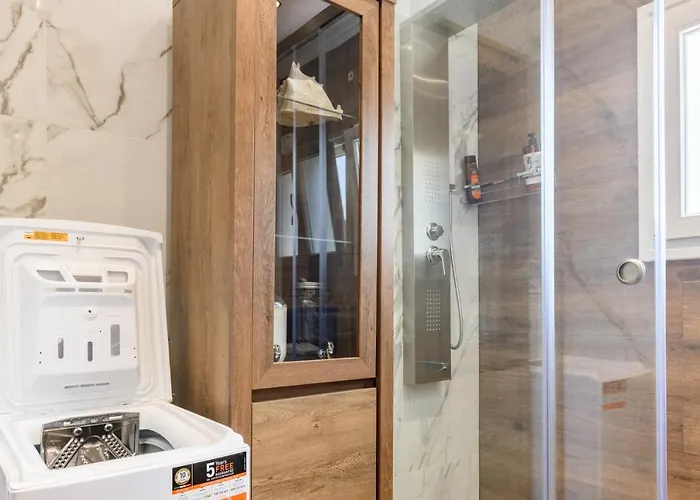 Angela A La Corfu * Kanálion